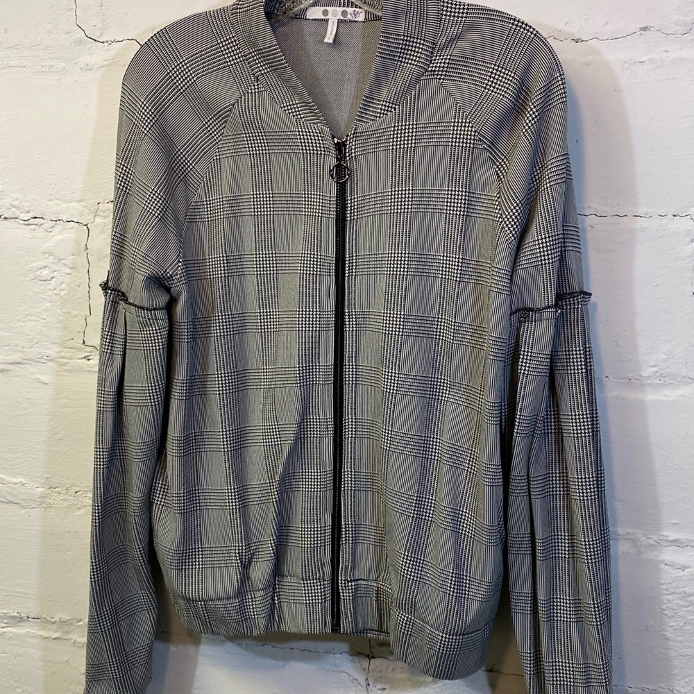 THREE DOTS GREY PLAID BOMBER JACKET WITH SLEEVE DETAIL.